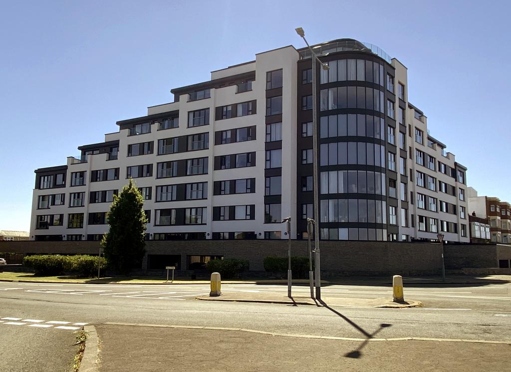 Broadway One, Morecambe, LA4 2 bed flat for sale £225,000