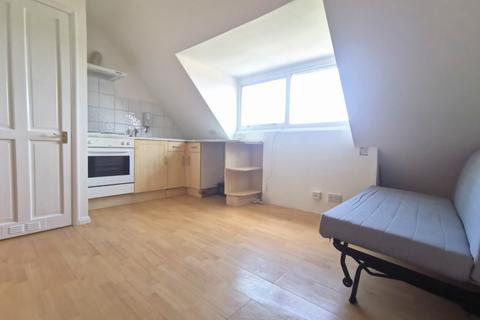 Studio to rent, Onslow Gardens, Muswell Hill, N10