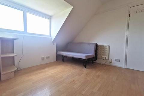 Studio to rent, Onslow Gardens, Muswell Hill, N10