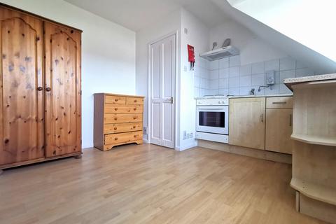 Studio to rent, Onslow Gardens, Muswell Hill, N10