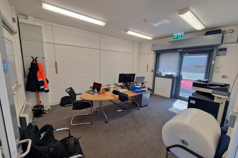 Industrial unit to rent, Unit 13 Hilsea Industrial Estate, Limberline Spur, Portsmouth, PO3 5JW