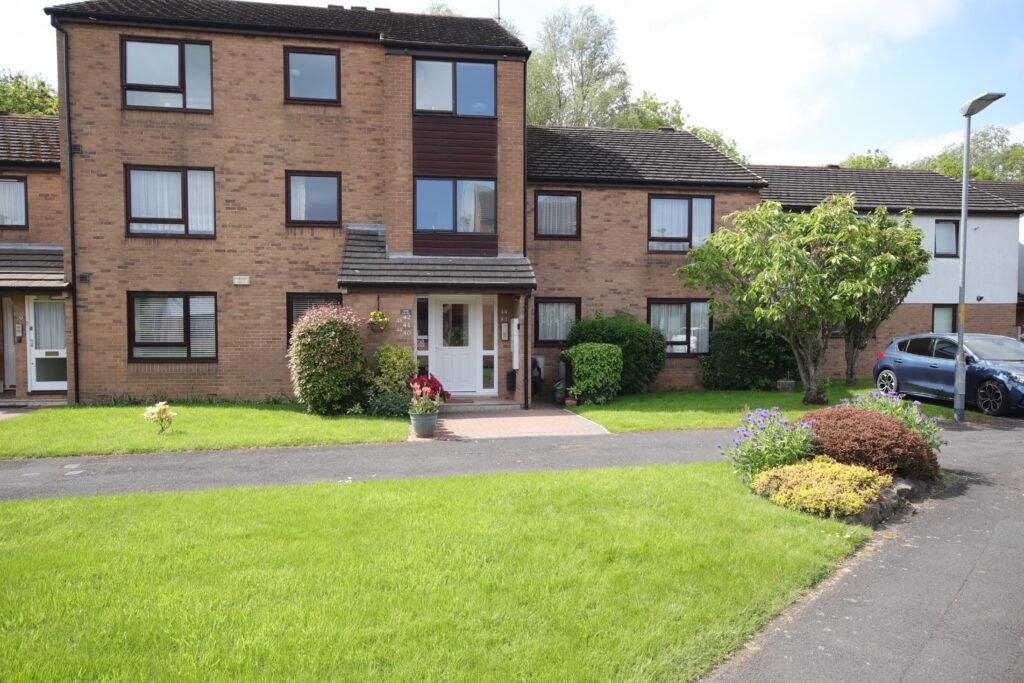 43 Mayfair Gardens, Ponteland... 2 bed ground floor flat £800 pcm (£