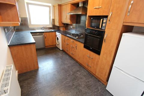3 bedroom flat to rent, Monkwood Court, Marchmont, Edinburgh, EH9