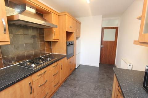 3 bedroom flat to rent, Monkwood Court, Marchmont, Edinburgh, EH9
