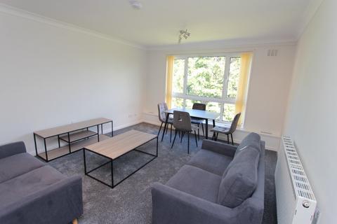 3 bedroom flat to rent, Monkwood Court, Marchmont, Edinburgh, EH9