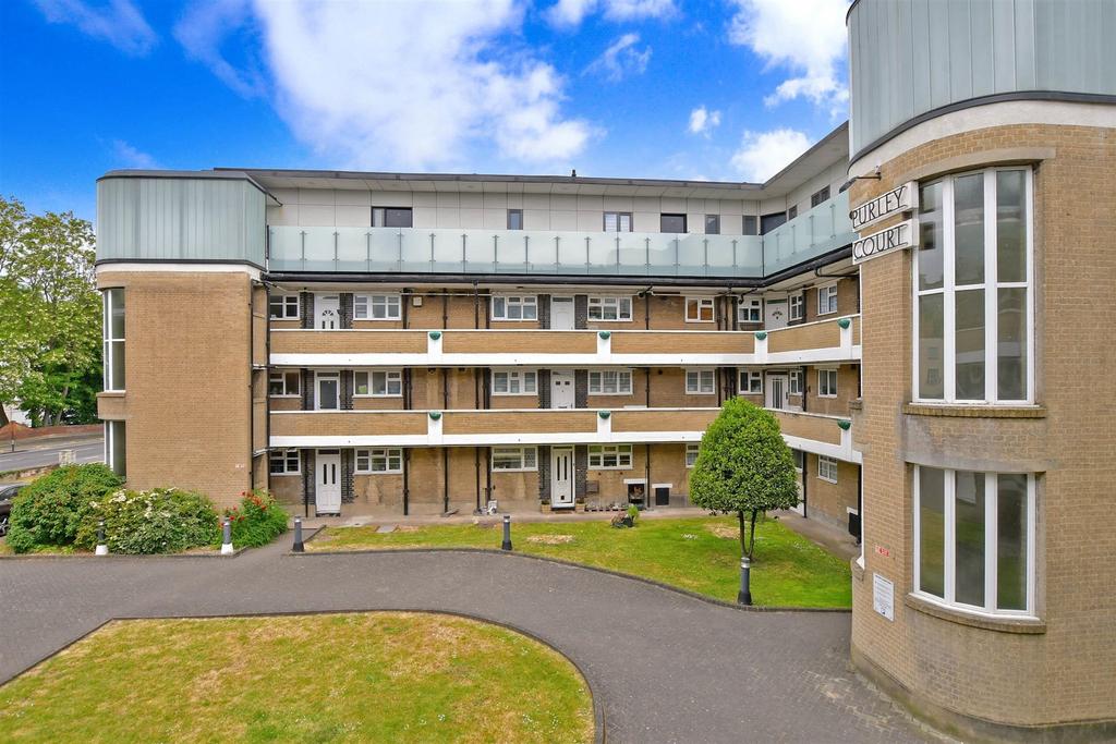 Brighton Road, Purley, Surrey 2 bed flat for sale £280,000