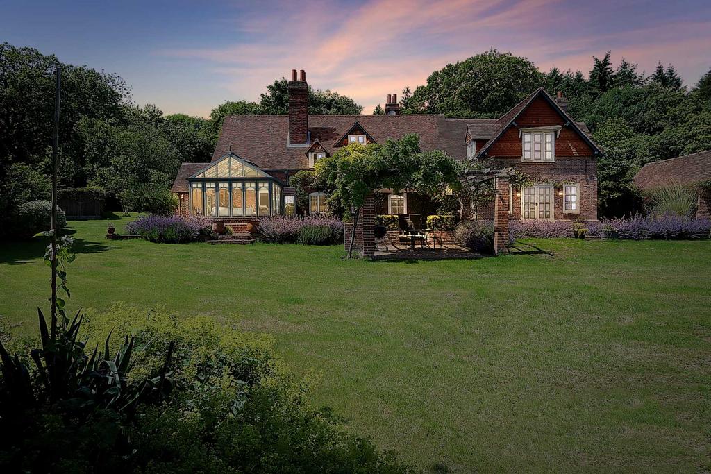 Bradfield, Berkshire 6 bed detached house for sale £2,500,000