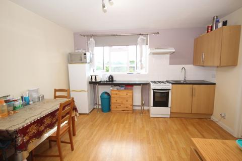 Studio to rent, Regal Way, Harrow, Middlesex HA3