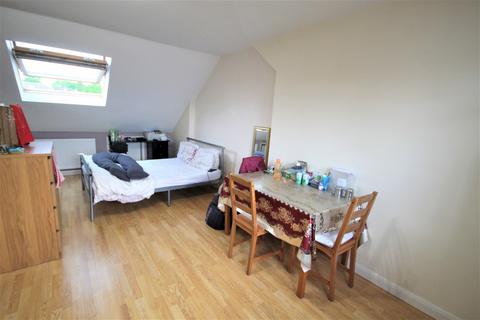 Studio to rent, Regal Way, Harrow, Middlesex HA3