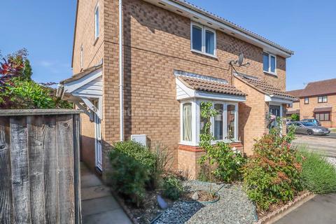 3 bedroom semi-detached house to rent, Dart Close, St Ives