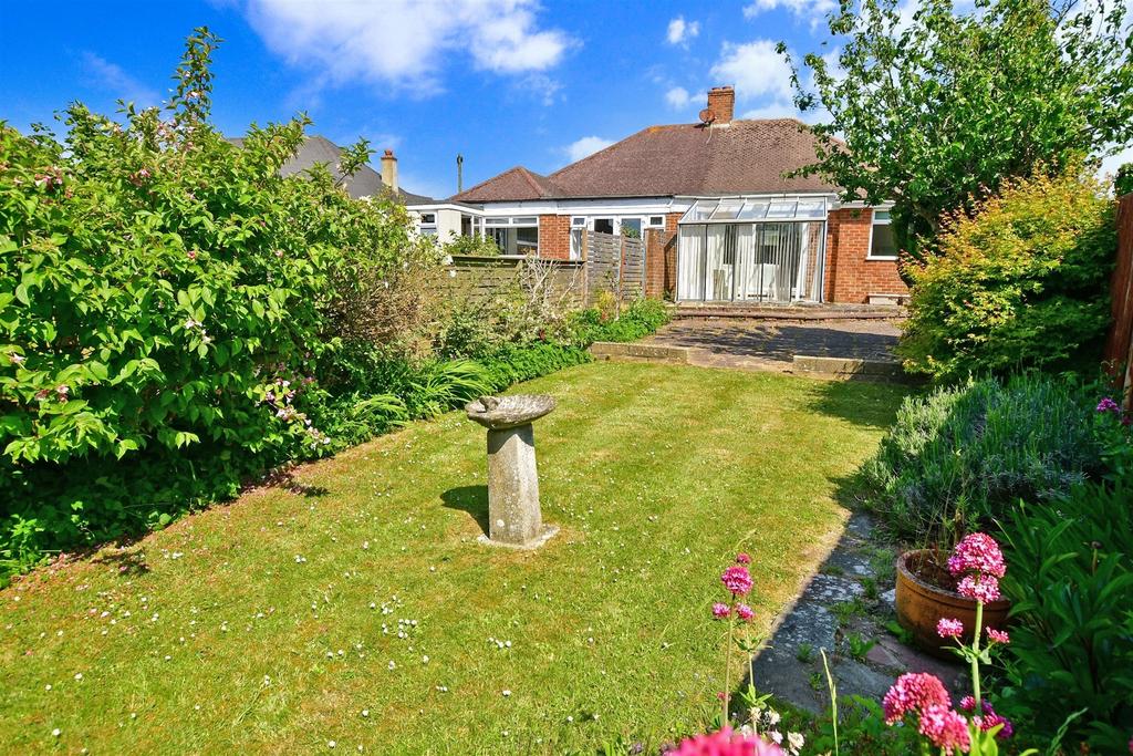 Farm Hill, Woodingdean, Brighton... 2 bed semi-detached bungalow - £400,000