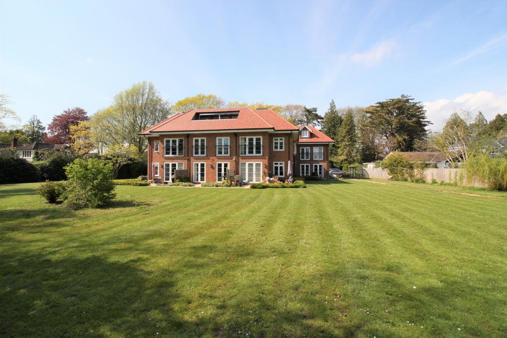 Beaufoys Avenue, Ferndown BH22 3 bed apartment for sale £299,950