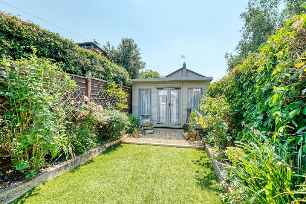 Dodford Road, Bournheath, Bromsgrove, B61 9JP 2 bed end of terrace