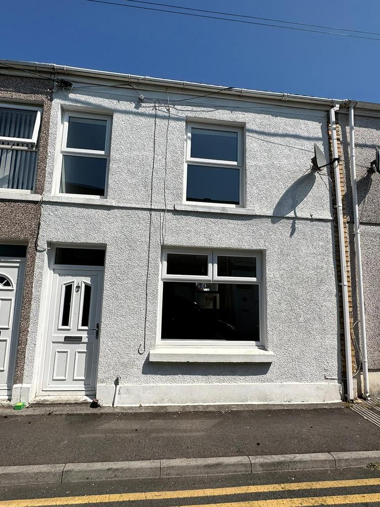 Harold Street, Ammanford SA18 3 bed terraced house to rent £750 pcm
