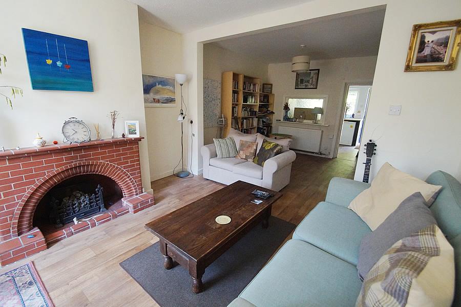 Buckley Street, Uppermill OL3 2 bed terraced house for sale £235,000