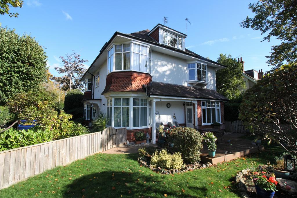 Milton Road, Bournemouth BH8 2 bed flat £225,000