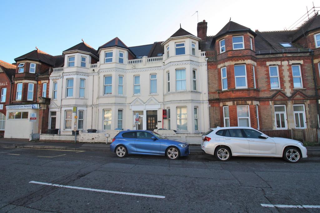 Holdenhurst Road, Bournemouth BH8 2 bed flat for sale £150,000
