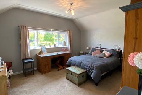 58 Desborough Road, Rothwell, Kettering, NN14 6JG