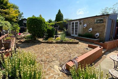 58 Desborough Road, Rothwell, Kettering, NN14 6JG