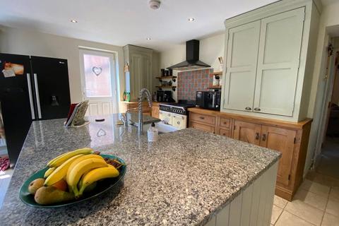 58 Desborough Road, Rothwell, Kettering, NN14 6JG