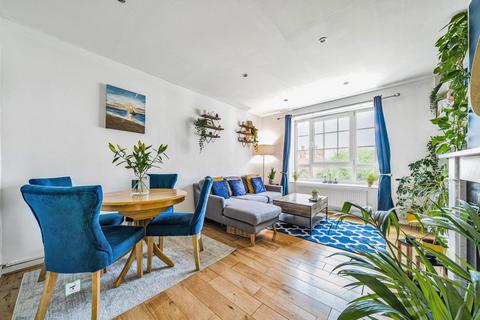 93 Stockwell Gardens, London, SW9 0RZ