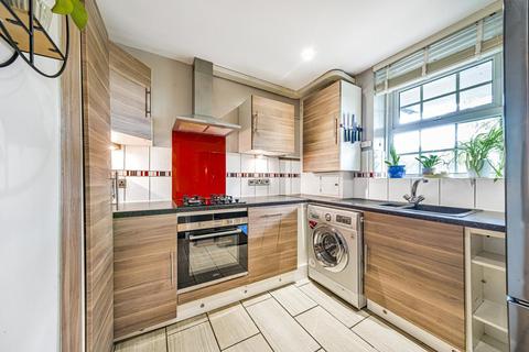 93 Stockwell Gardens, London, SW9 0RZ