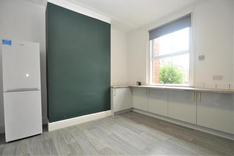 1 bedroom in a house share to rent, 290 York Road, Leeds, West Yorkshire, LS9 9DN