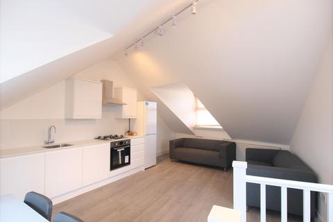 3 bedroom flat to rent, Hornsey Road, Islington, N19