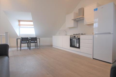 3 bedroom flat to rent, Hornsey Road, Islington, N19