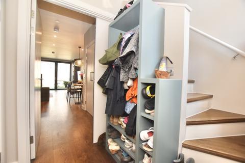 4 bedroom terraced house to rent, Calvert Road, London, SE10