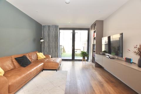 4 bedroom terraced house to rent, Calvert Road, London, SE10