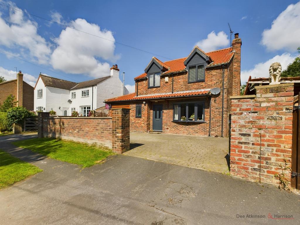 4 Bedroom Detached House   For Sale