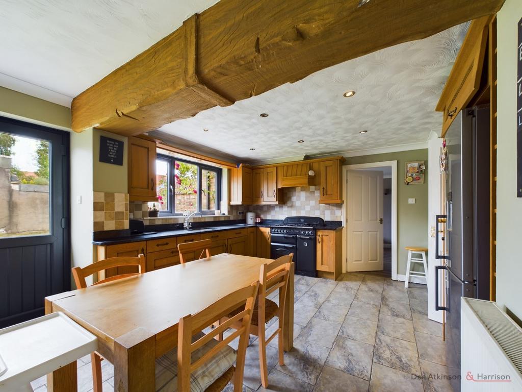 Kitchen/Breakfast Area