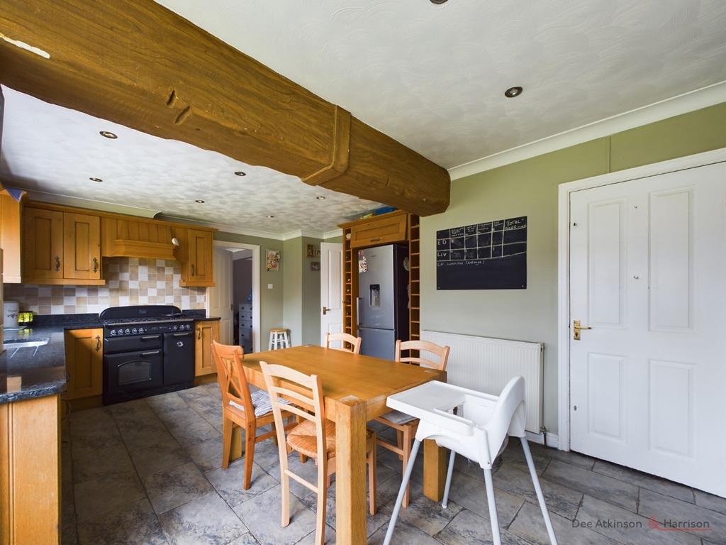 Kitchen/Breakfast Area