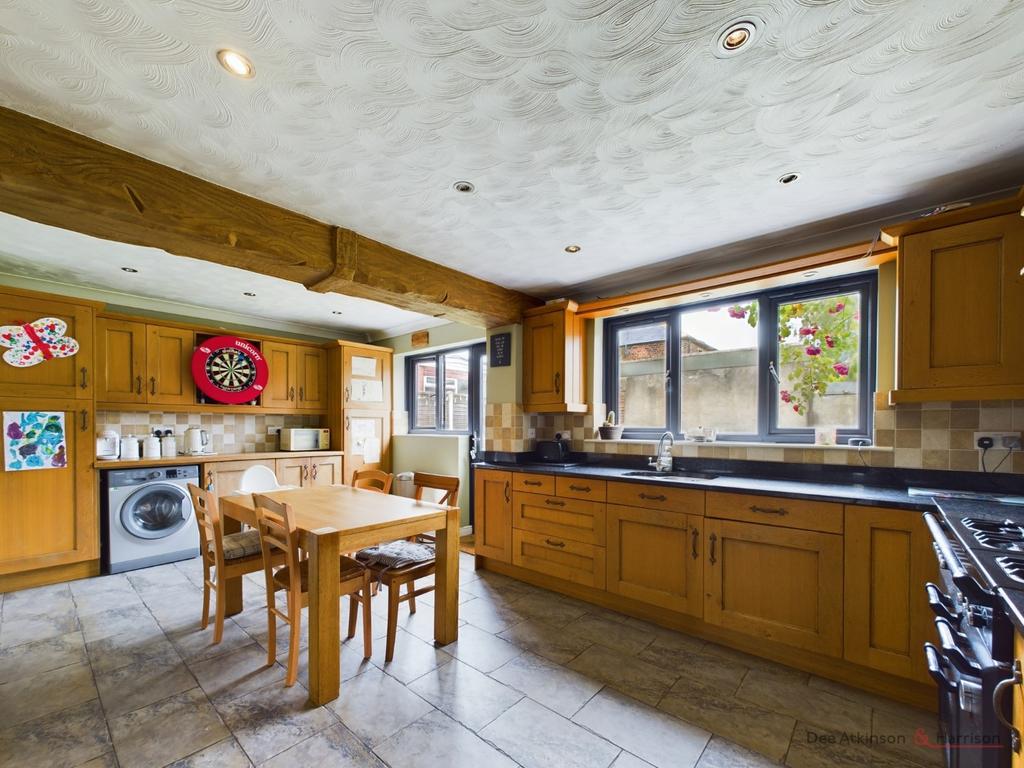 Kitchen/Breakfast Area