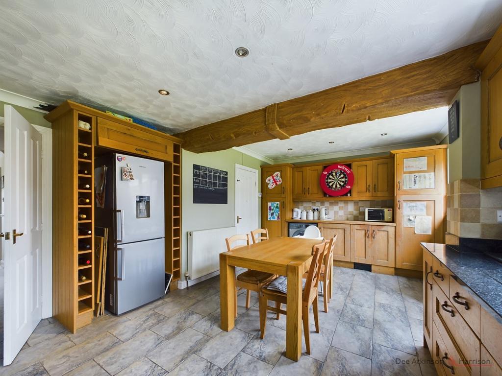 Kitchen/Breakfast Area