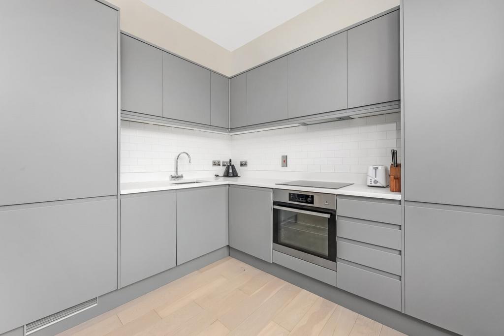 Railton Road, Herne Hill, London, SE24 2 bed apartment £525,000