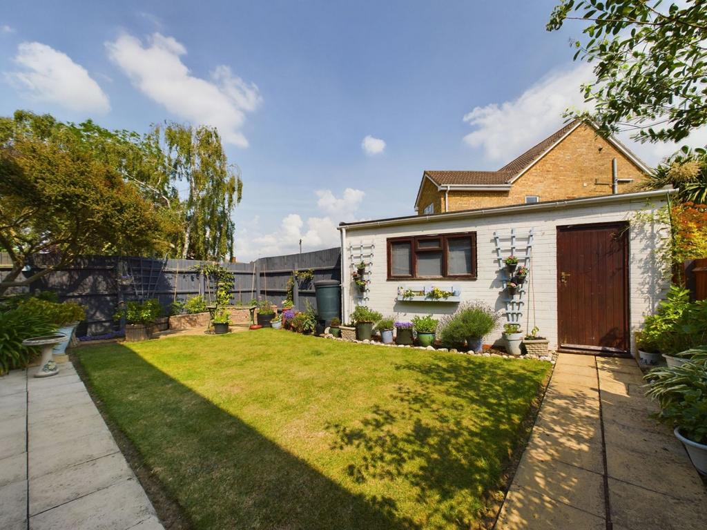 Landcross Drive, Abington Vale... 4 bed semidetached house £375,000
