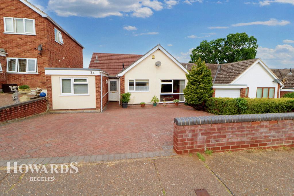 High Leas, Beccles 3 bed bungalow for sale £300,000