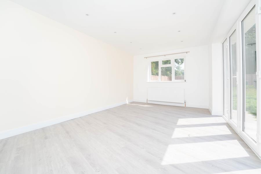 Empire Road, Perivale, UB6, London 3 bed apartment £2,300 pcm (£531 pw)