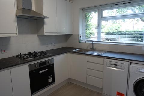 2 bedroom flat to rent, Brackendale