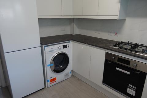 2 bedroom flat to rent, Brackendale