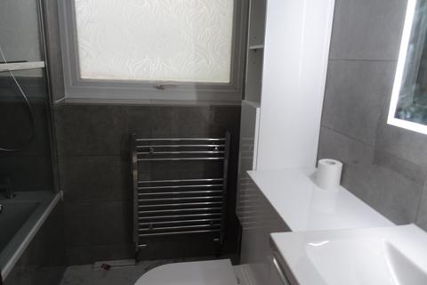 2 bedroom flat to rent, Brackendale