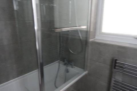 2 bedroom flat to rent, Brackendale