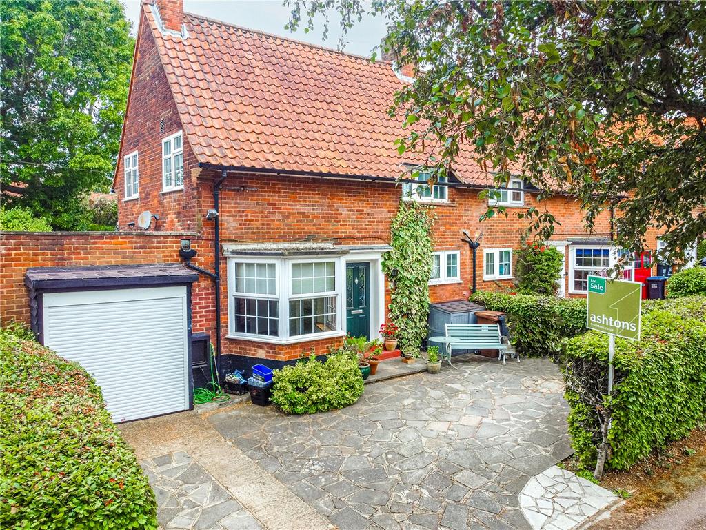 Blakemere Road, Welwyn Garden City... 3 bed semidetached house £700,000