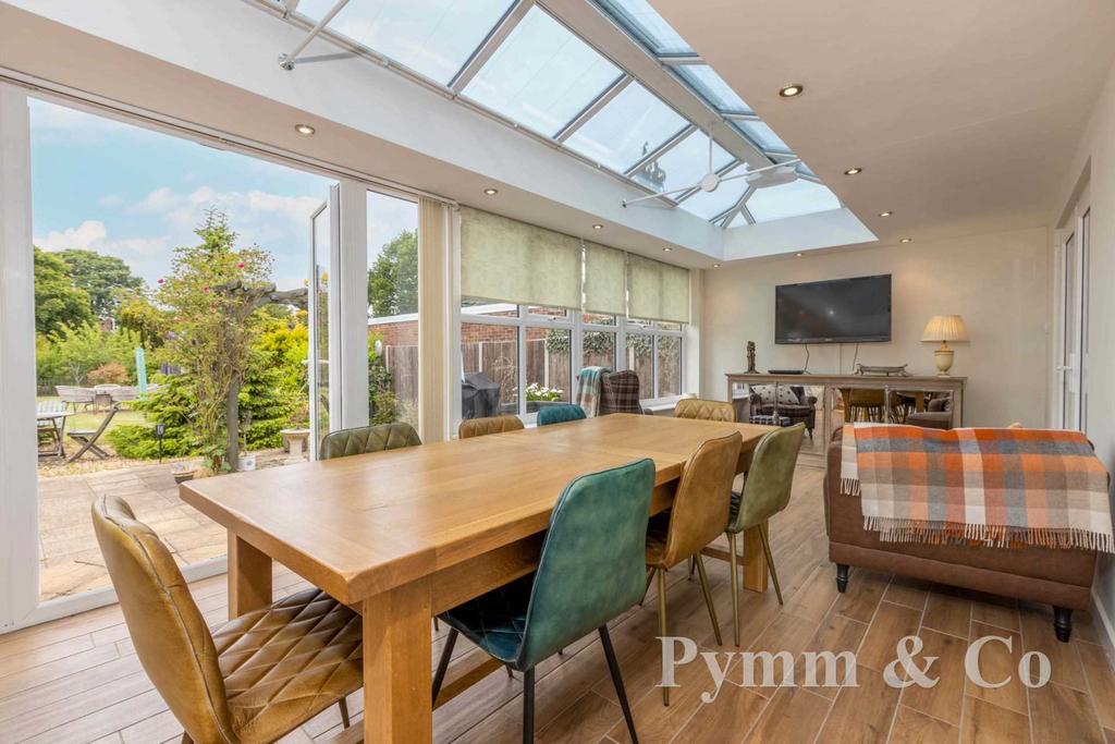 Constitution Hill, Norwich NR6 4 bed detached bungalow £525,000