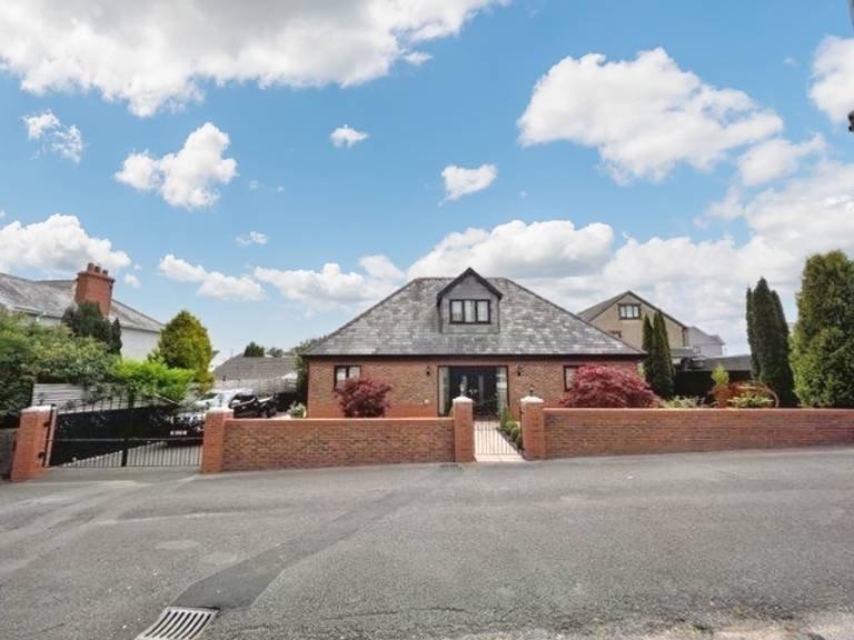 Railway Terrace, Cwmllynfell, SA9 2GP 3 bed detached bungalow for sale