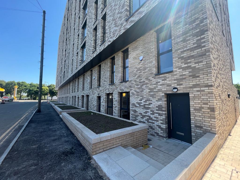 3 Bedroom End Terrace for Rent