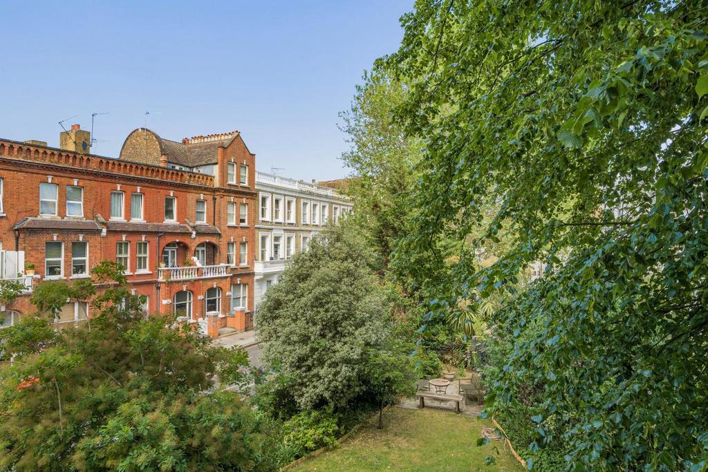 Barons Court Road, Barons Court 3 bed flat for sale £660,000