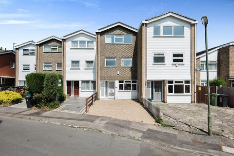 4 Badgers Copse, Worcester Park, KT4 7EZ